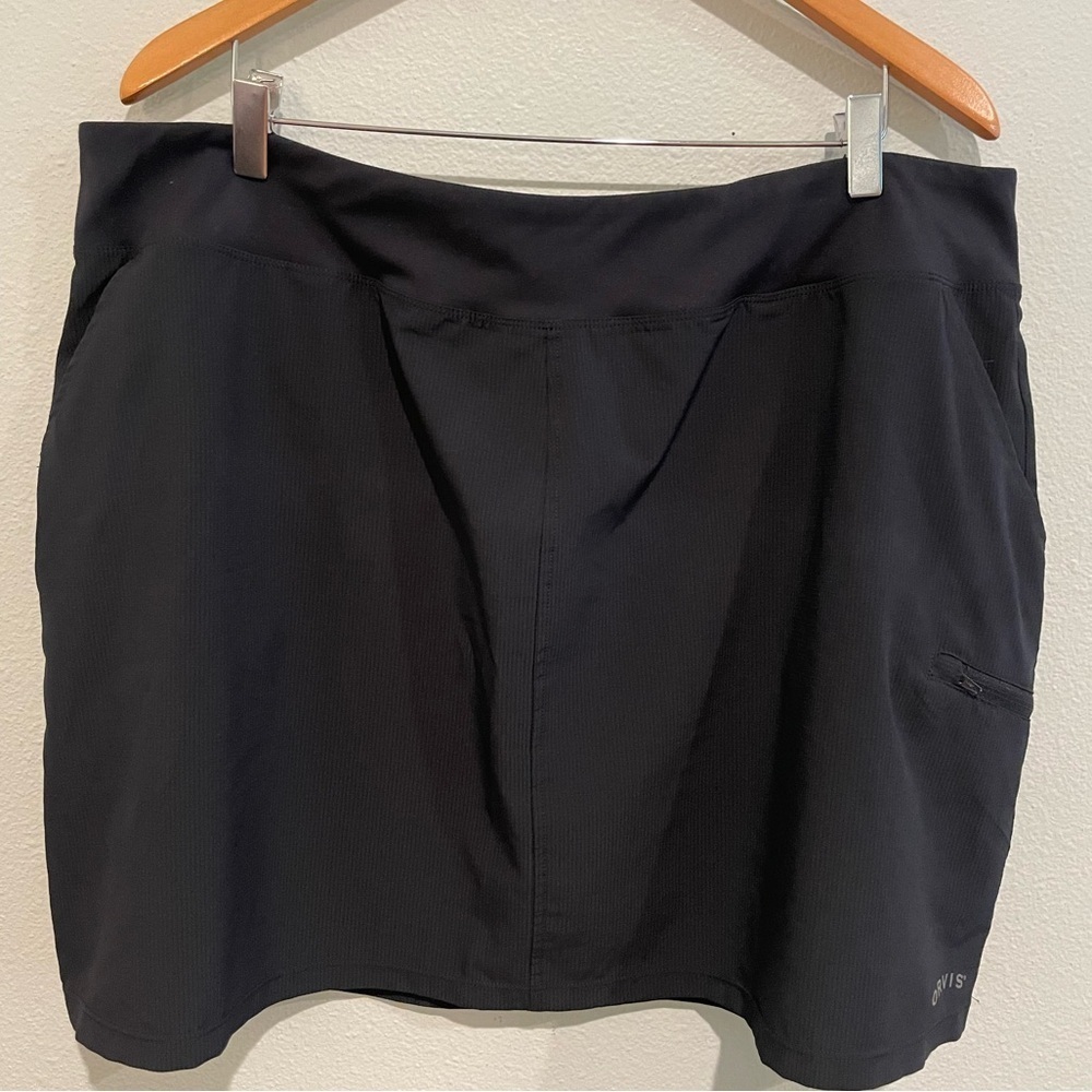 Black Orvis lightweight moisture wicking Skort. Size XXL